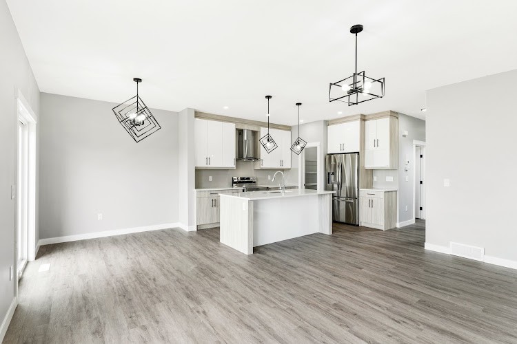 SUNVIEW CUSTOM HOMES STRATHMORE